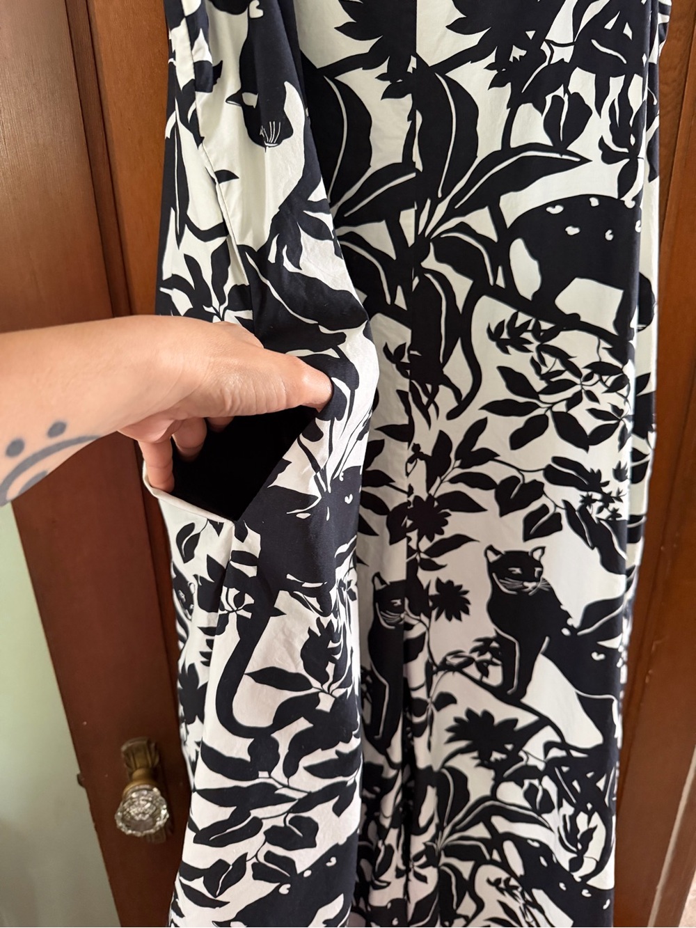 Black & White Floral Print Spaghetti Strap romper - Picture 3 of 8
